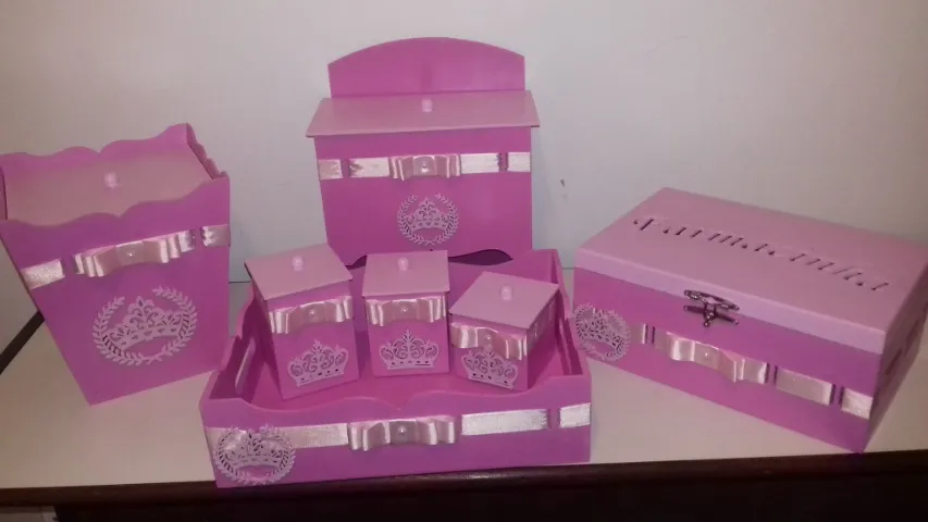 Kit Bebê Higiene em mdf Feminino