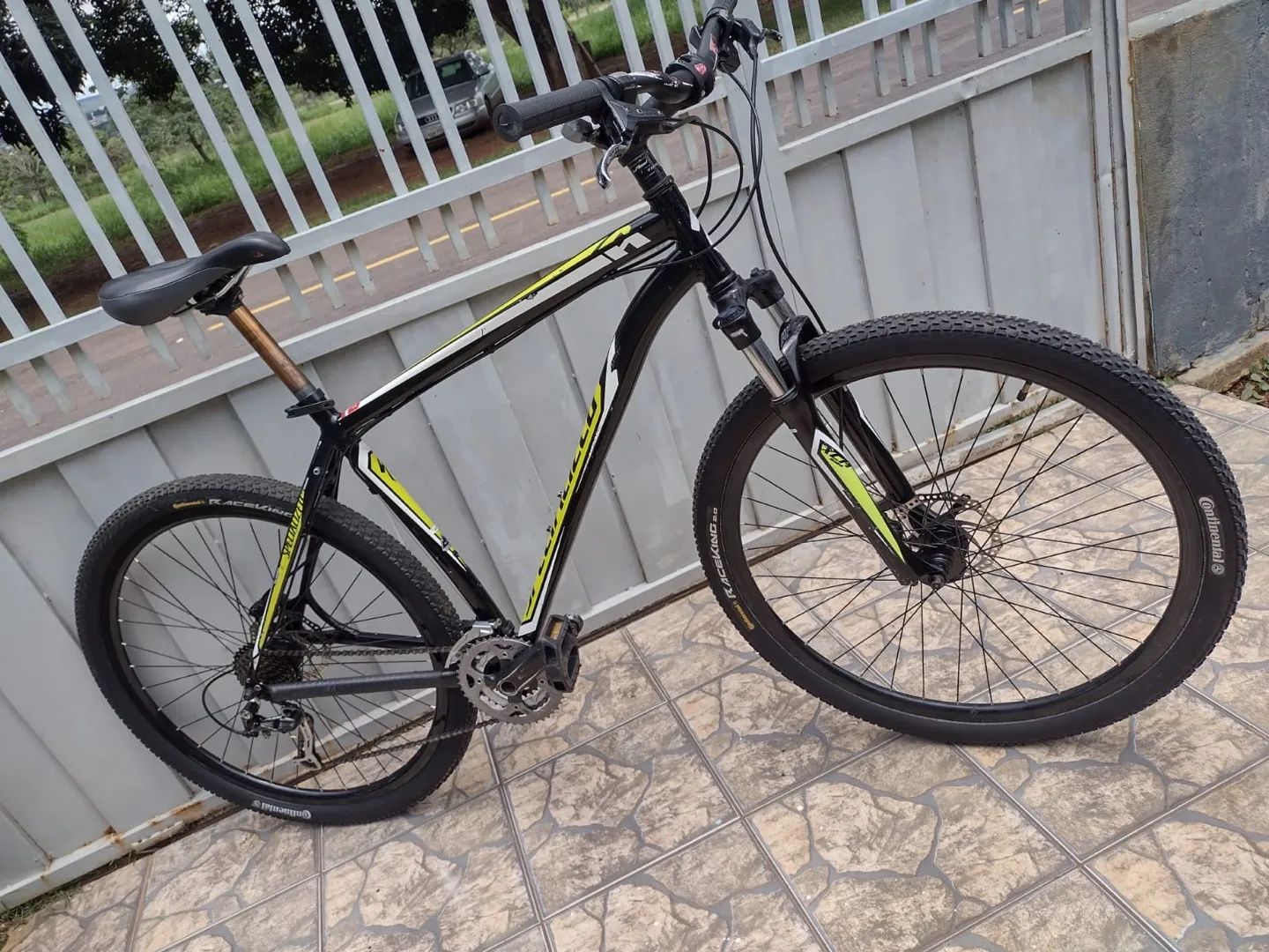 Bicicleta Aro 29 -  Specialized Rockhopper Comp - Foto 3