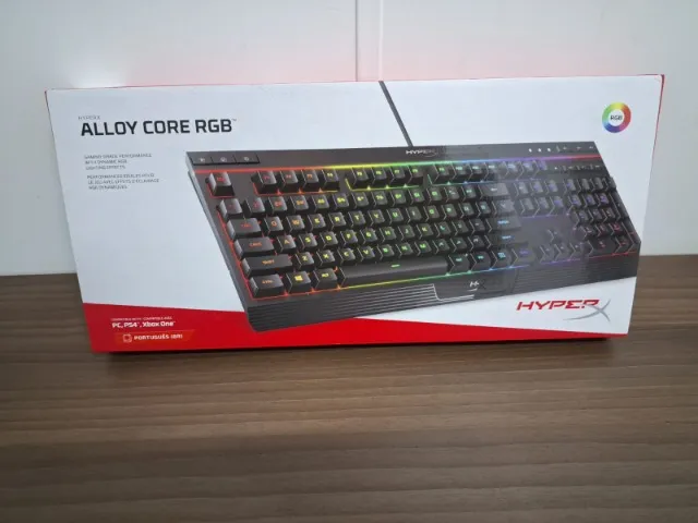 Teclado Gamer HyperX Alloy Core RGB - NOVO, ABNT2, Cabo trançado flexível, teclas silencio