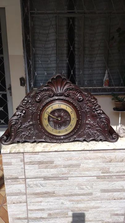 Antigo relógio carrilhão de mesa