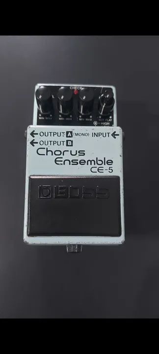 Pedal de Chorus BOSS CE-5 Pink Label