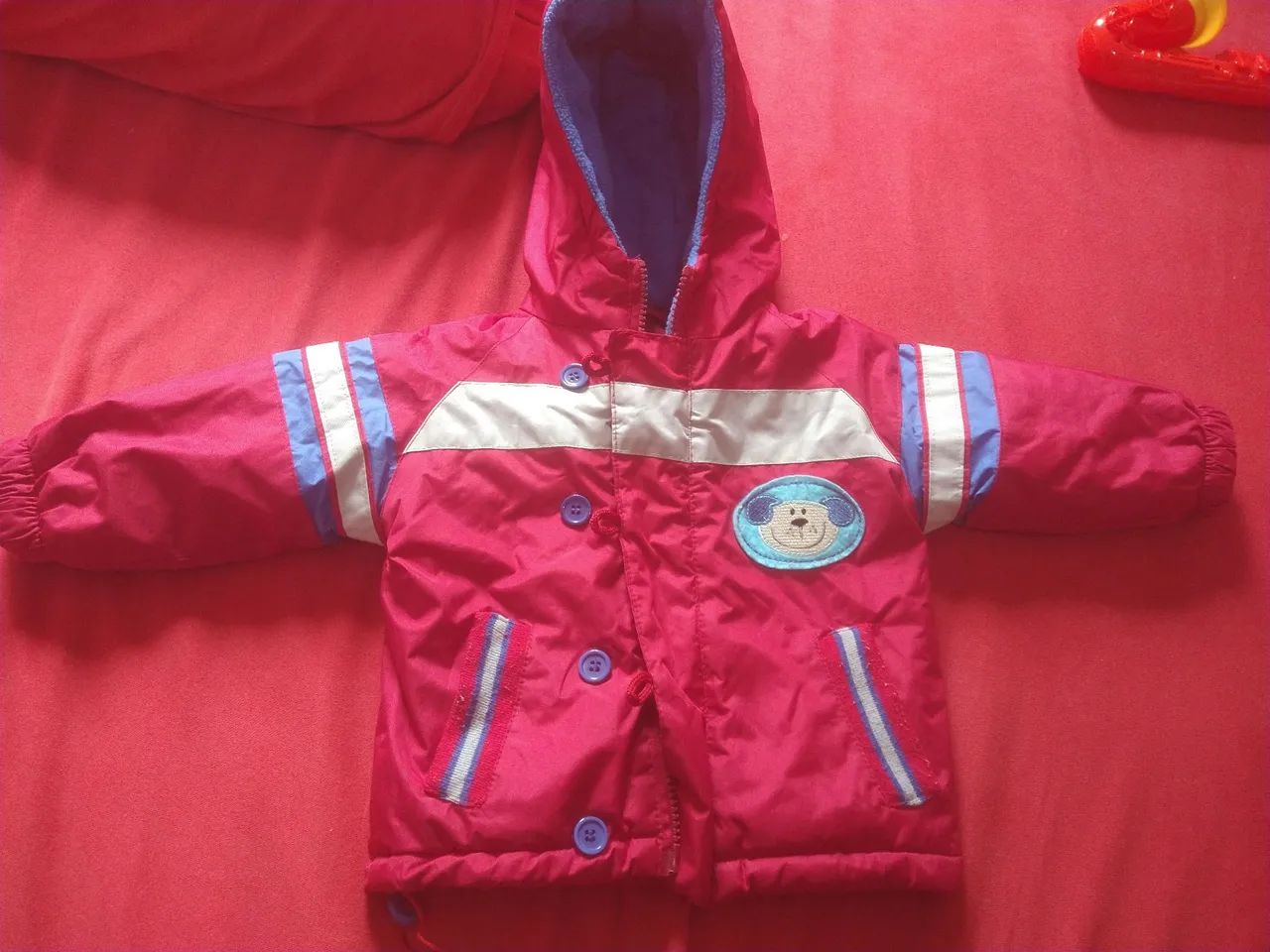 Casaco de inverno infantil - Vermelho e azul - Foto 4