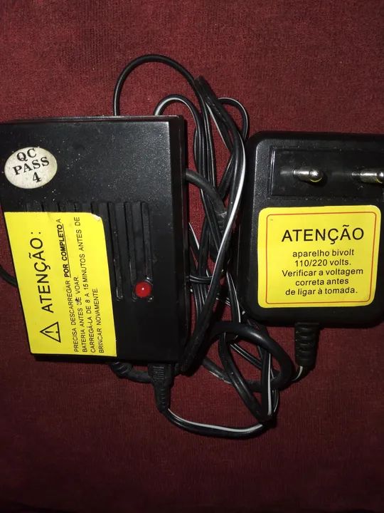 FONTE DE ALIMENTAÇÃO YIXIN ELETRONIC 9V/200MA COM UM MODULO 