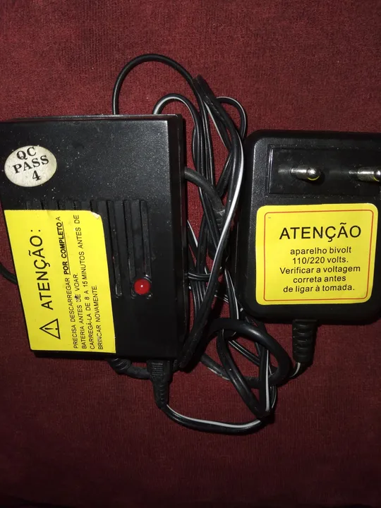 FONTE DE ALIMENTAÇÃO YIXIN ELETRONIC 9V/200MA COM UM MODULO