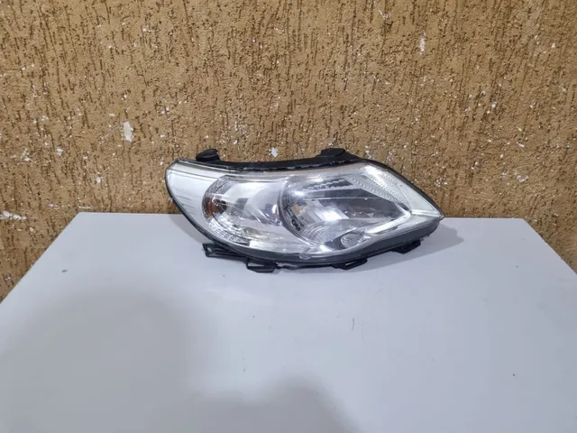 Farol direito Gol / Voyage / Saveiro G5 2008/12 NOVO 