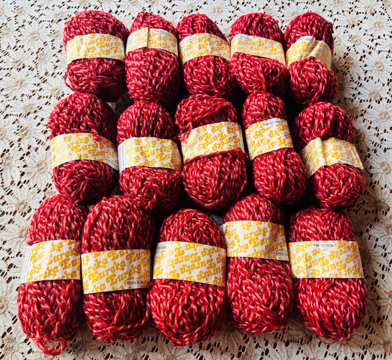 15 Novelos de Lã Mesclado Vermelho com Branco - Foto 2