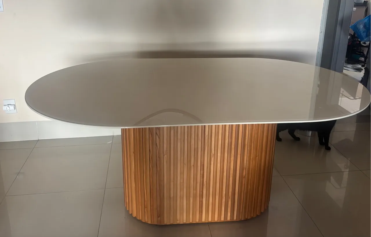 Mesa de Jantar Oval com Tampo de Vidro