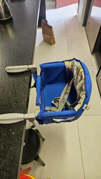 Cadeira de alimentação portátil para bebê - Foto 4
