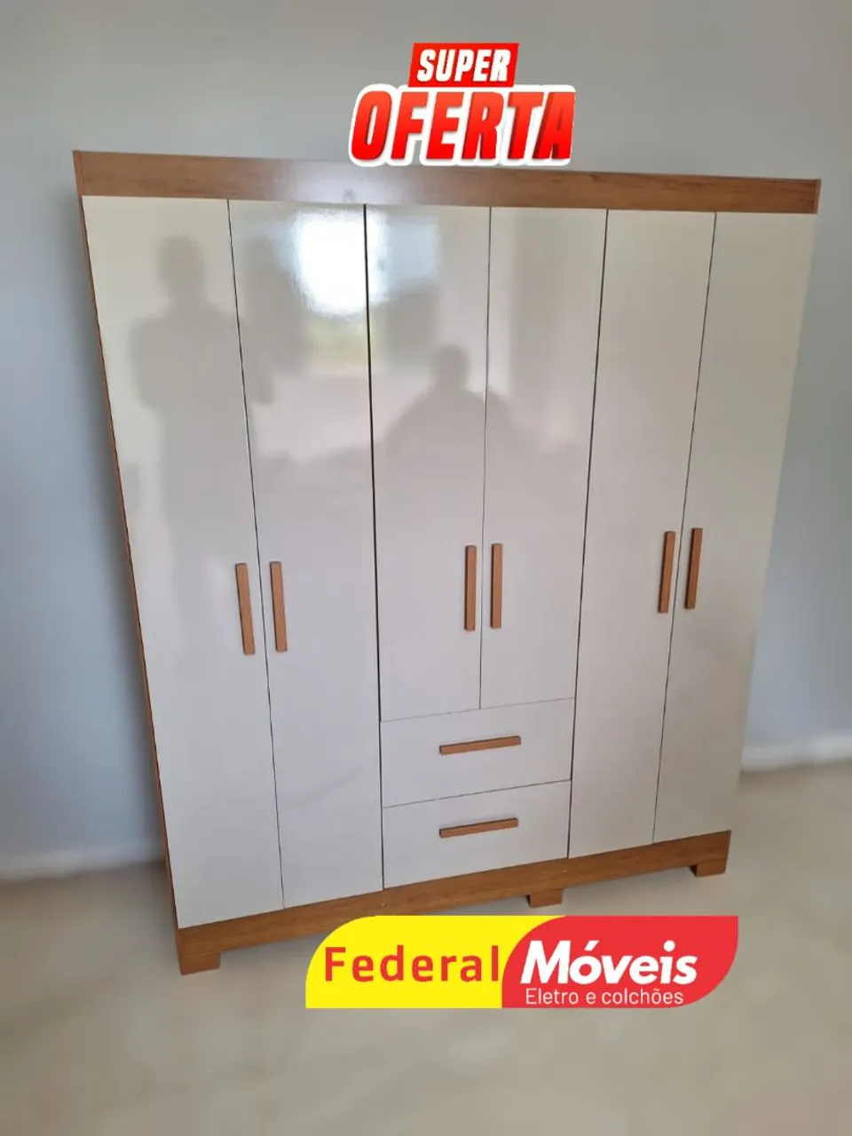 Guarda Roupa 6 Portas e 2 Gavetas - Design Elegante e Amplo para Suas Roupas!