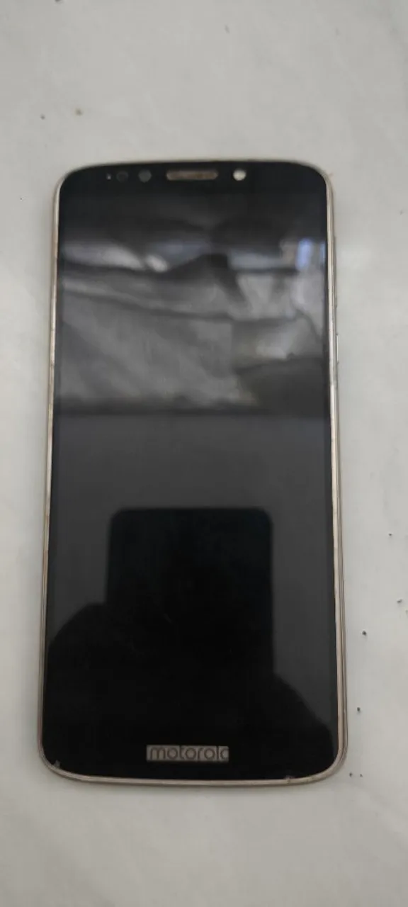 Vendo moto g6, liga mas não inicia