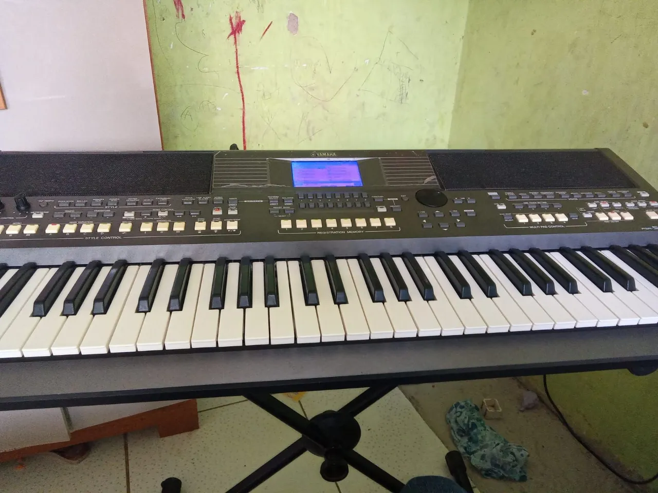 Teclado Yamaha PSR s670