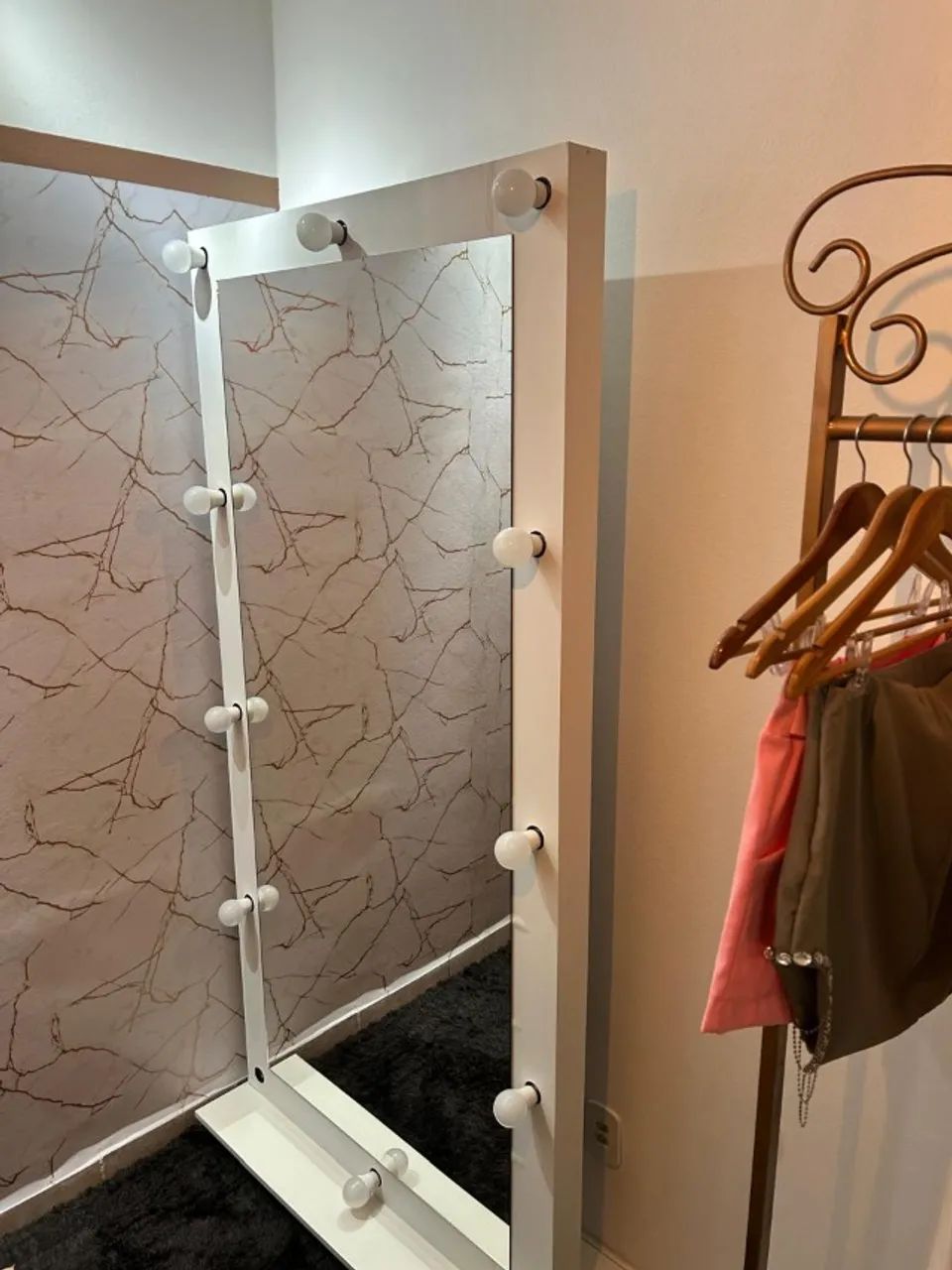 Vendo loja de roupas femininas - Apenas R$ 7.000 - Por motivo de mudança - Foto 4