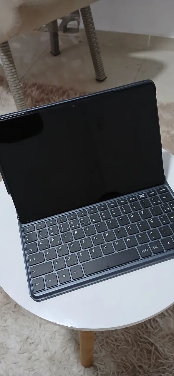 Tablet com Teclado - semi novo