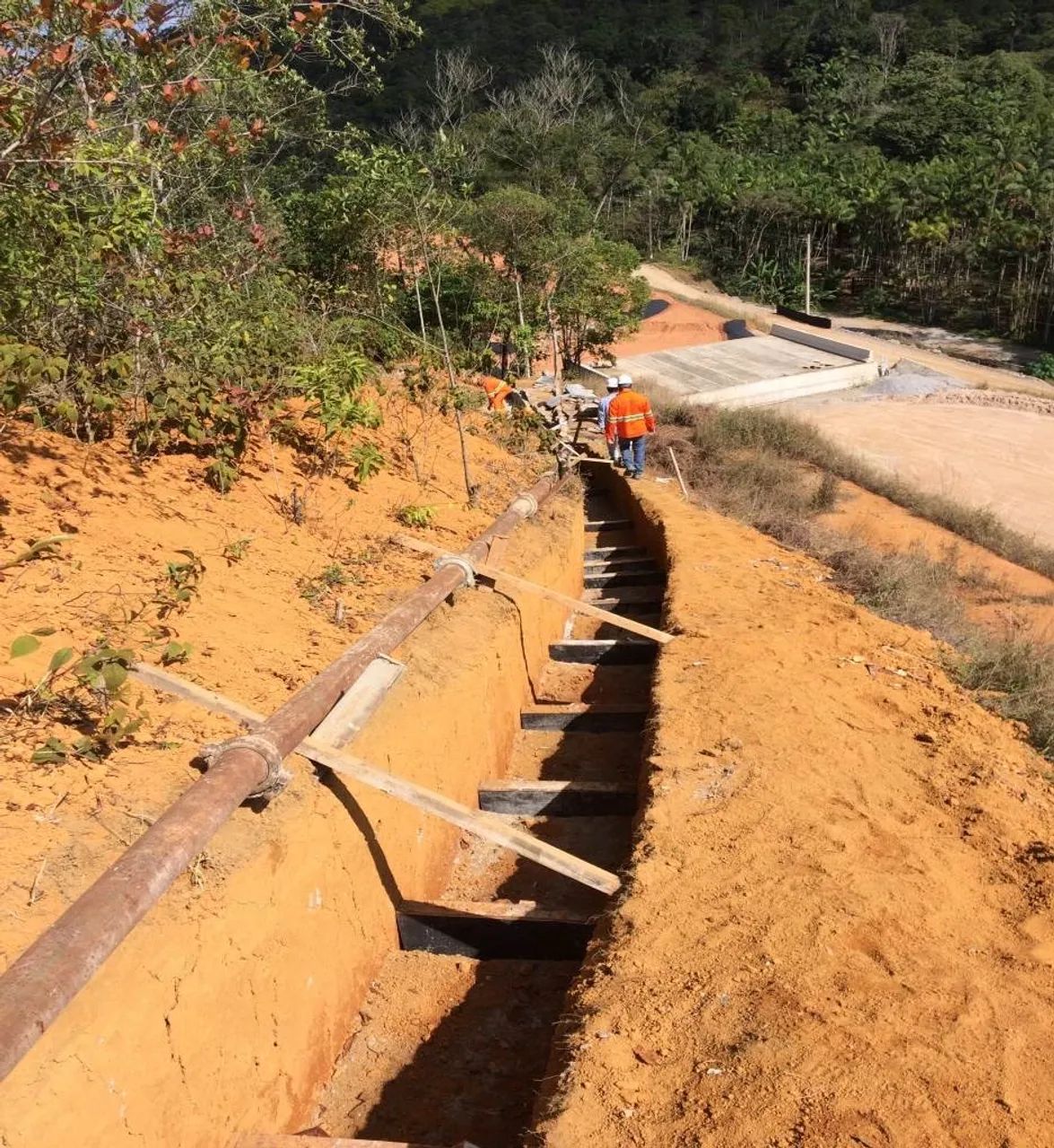 Escavadeira hidráulica e serviços de terraplanagem  - Foto 4