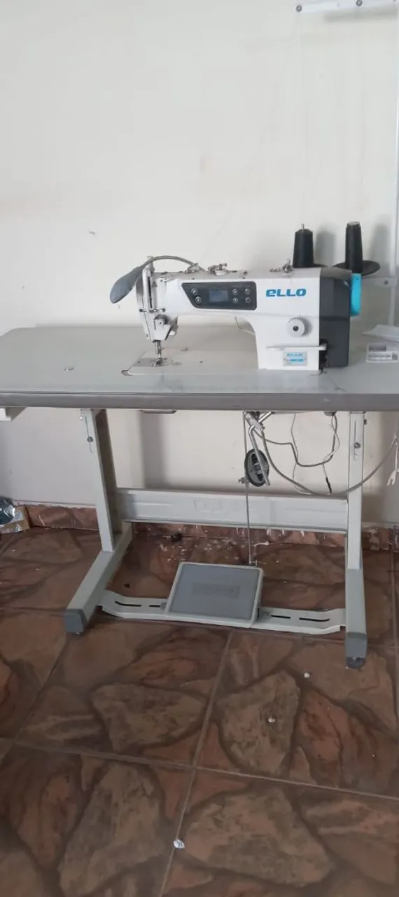 Máquina de Costura Industrial Ello