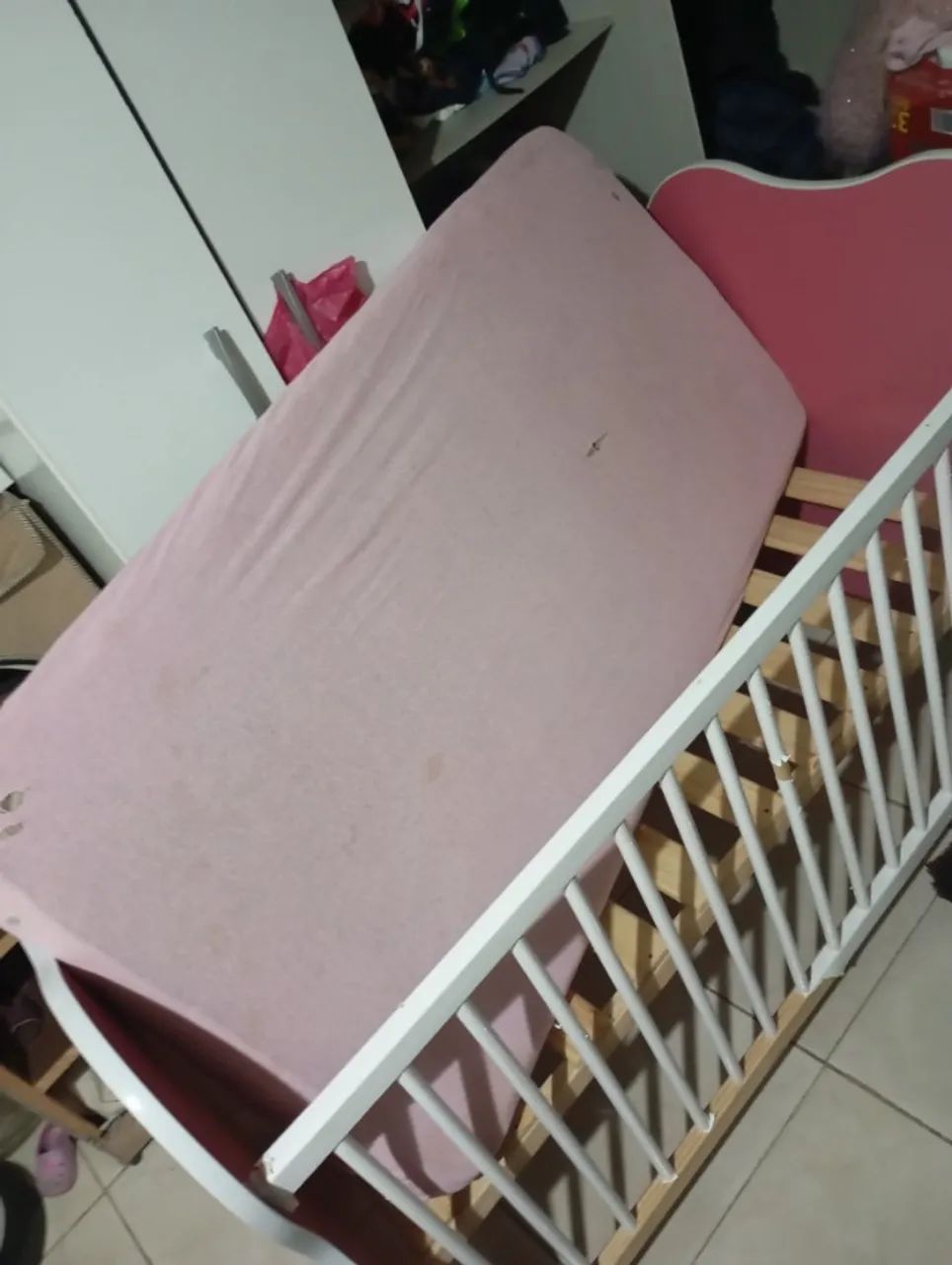 Berço cor de rosa 