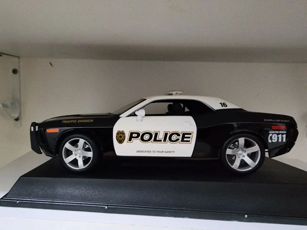 Dodge Challenger 1:18