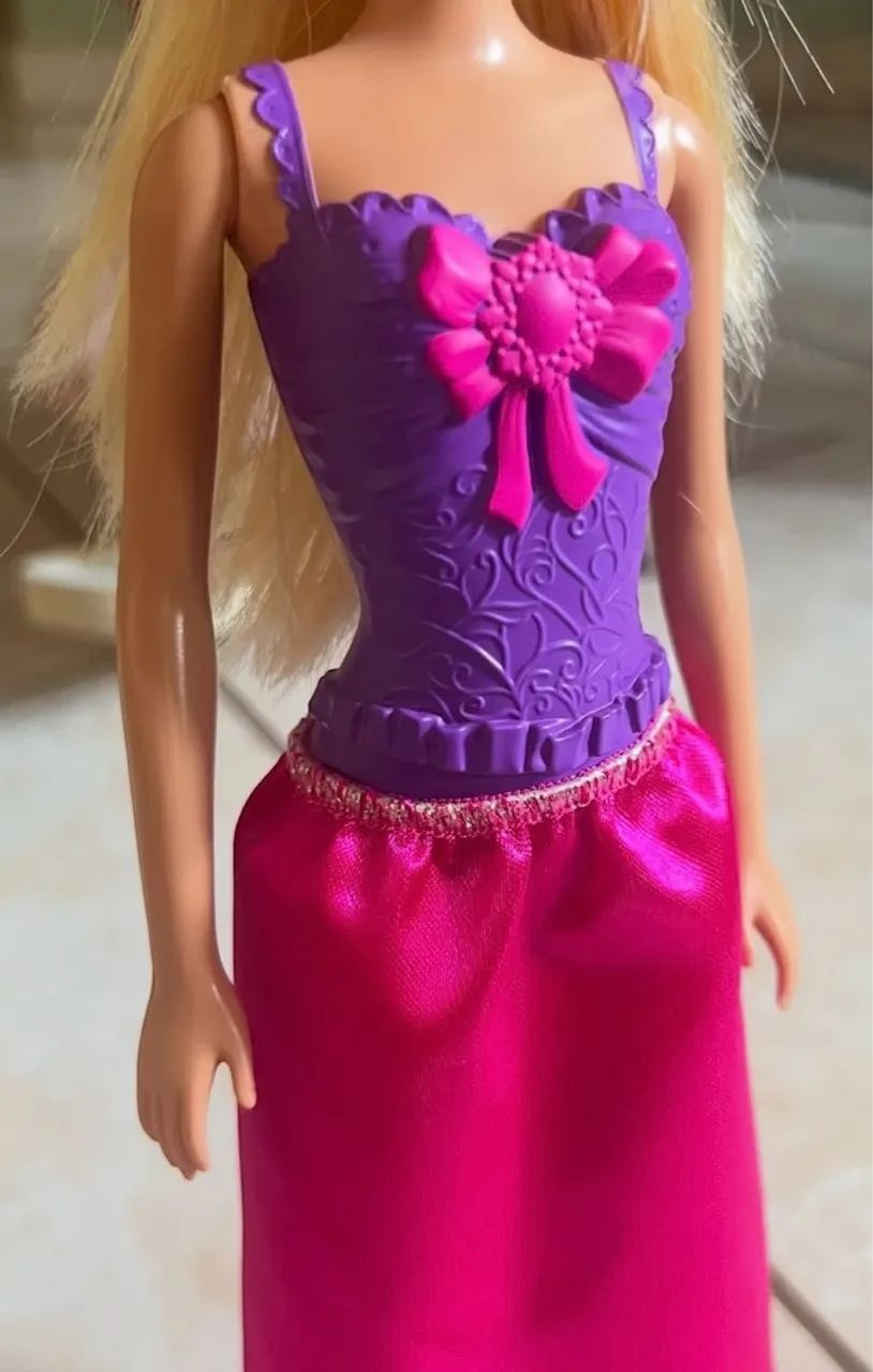 Boneca Barbie Princesa com Tiara - Linda! - Foto 2