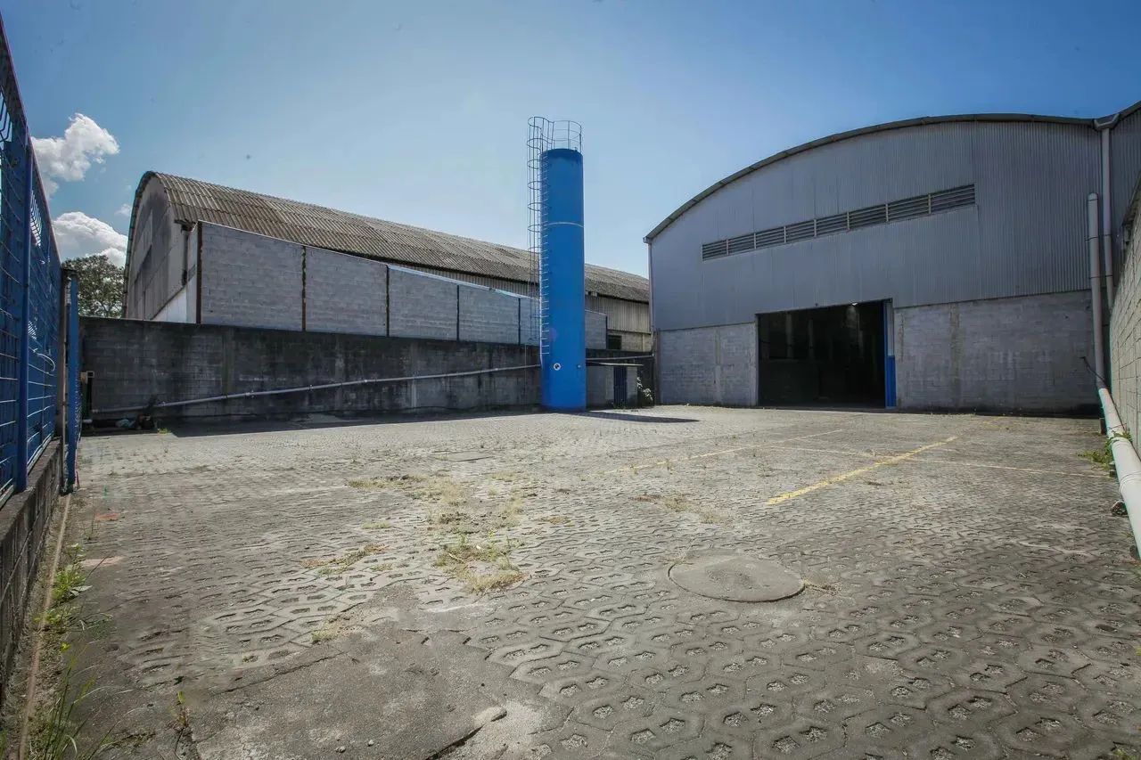 Galpão p/ Locação com 1.100m² em Jardim Limoeiro - Serra / ES