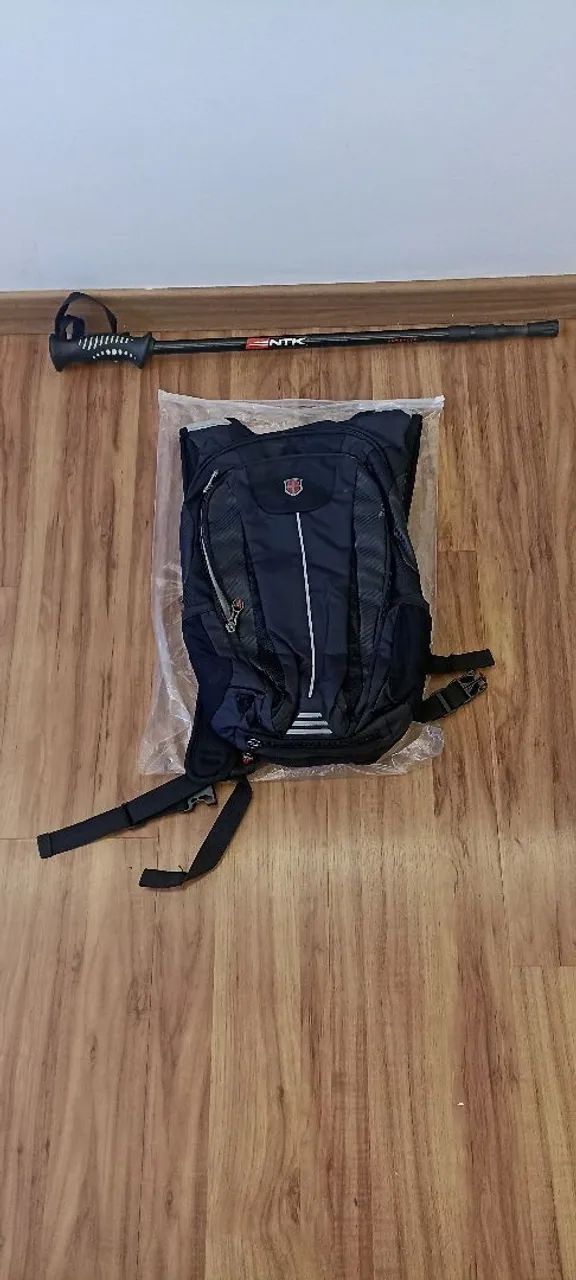 Bastão de trilha + Mochila de Hidratação