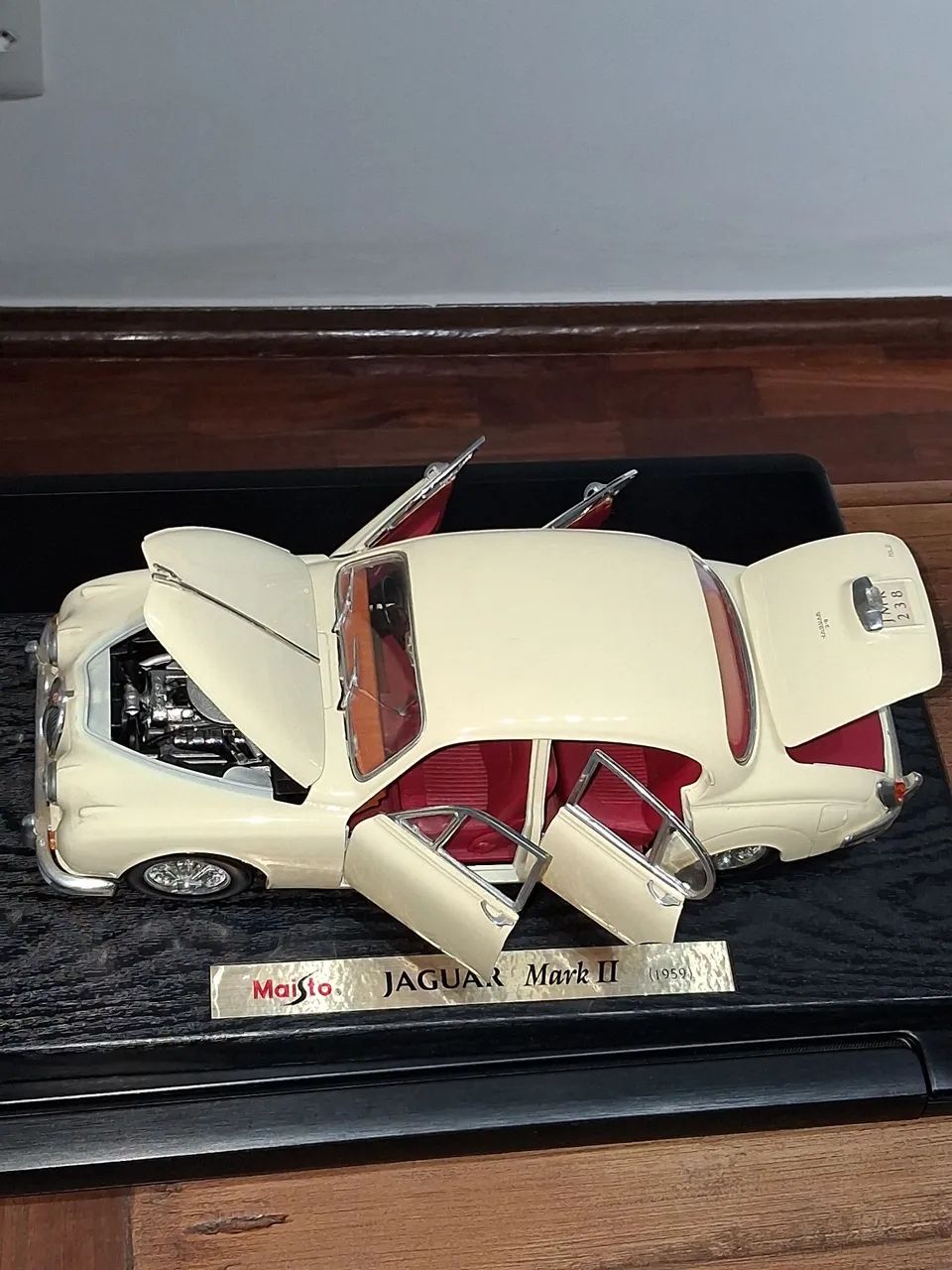 Maisto JAGUAR MarkⅡ (1959) 1/18 Jaguar Mark II 1/18 Maisto 1959 - Hobbies e coleções - Lourdes