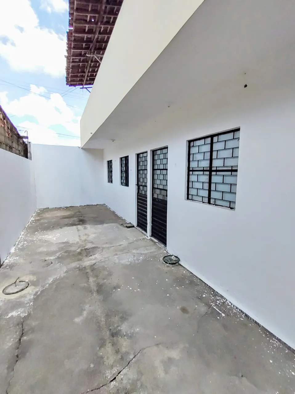 Condomínio residencial c/ 18 casas, com 02qtos  cada
