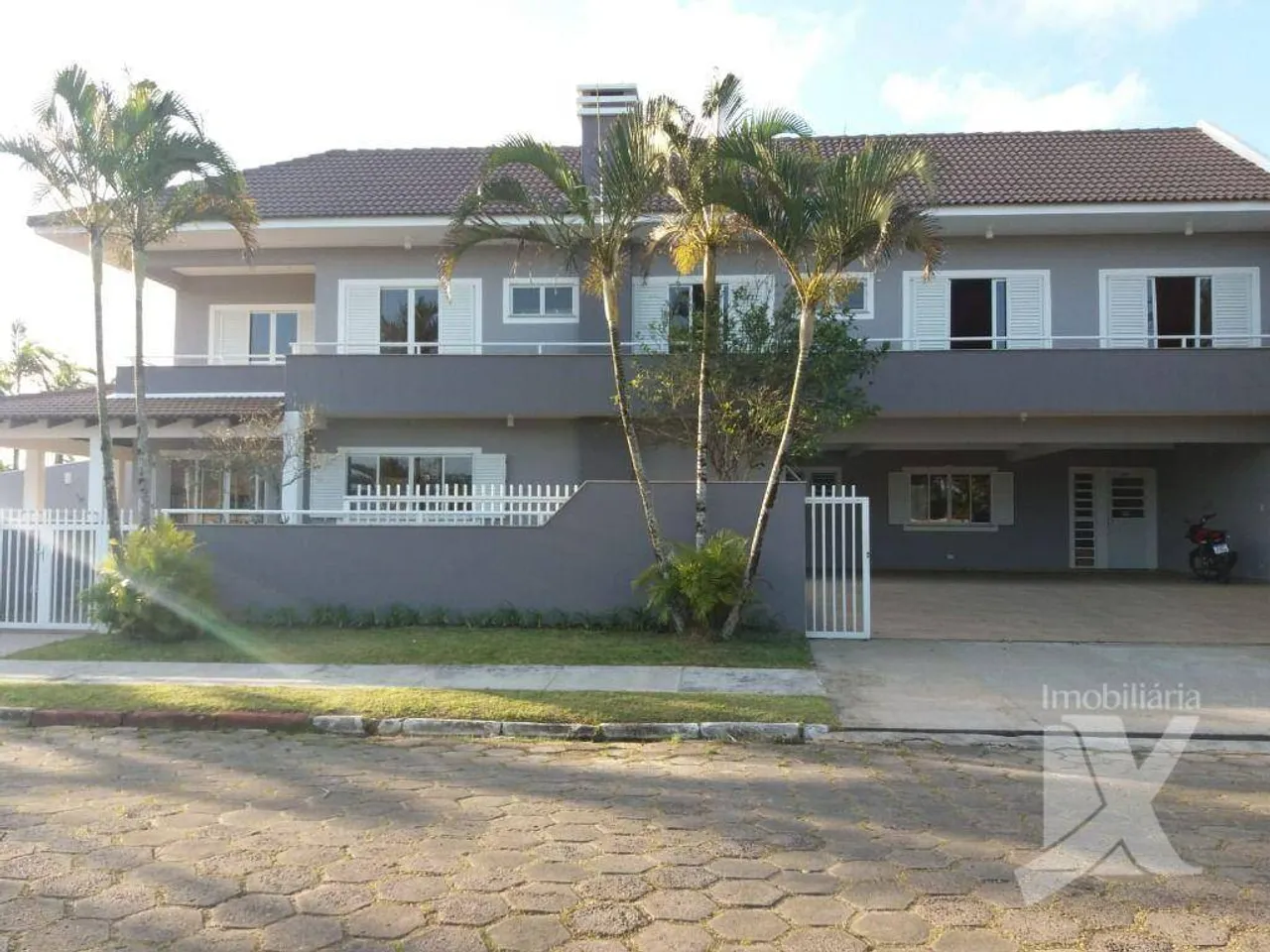Casa com piscina, ar e 5 dorm. ( sendo que 2 são suítes) para alugar, 300 m² ( sendo que 1