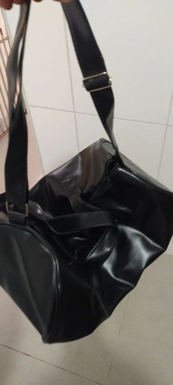 Vendo uma bolsa de couro preta pra homem  - Foto 4