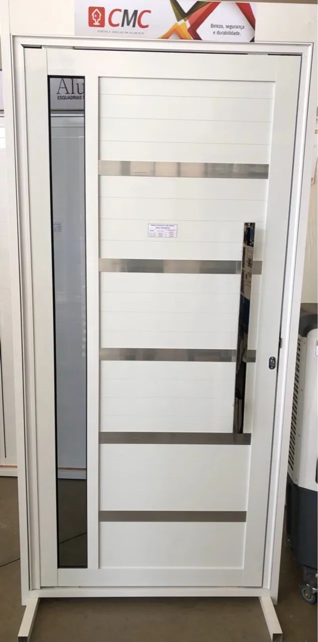PORTA PIVOTANTE 210X100 E 210X120 COM FRISOS E VIDRO ALUMÍNIO BRANCO LINHA 30