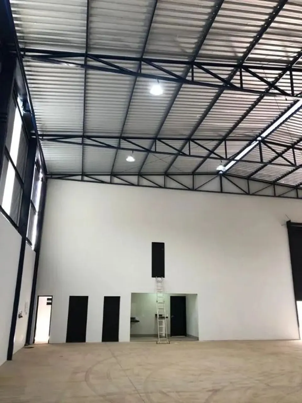 GALPÃO COMERCIAL