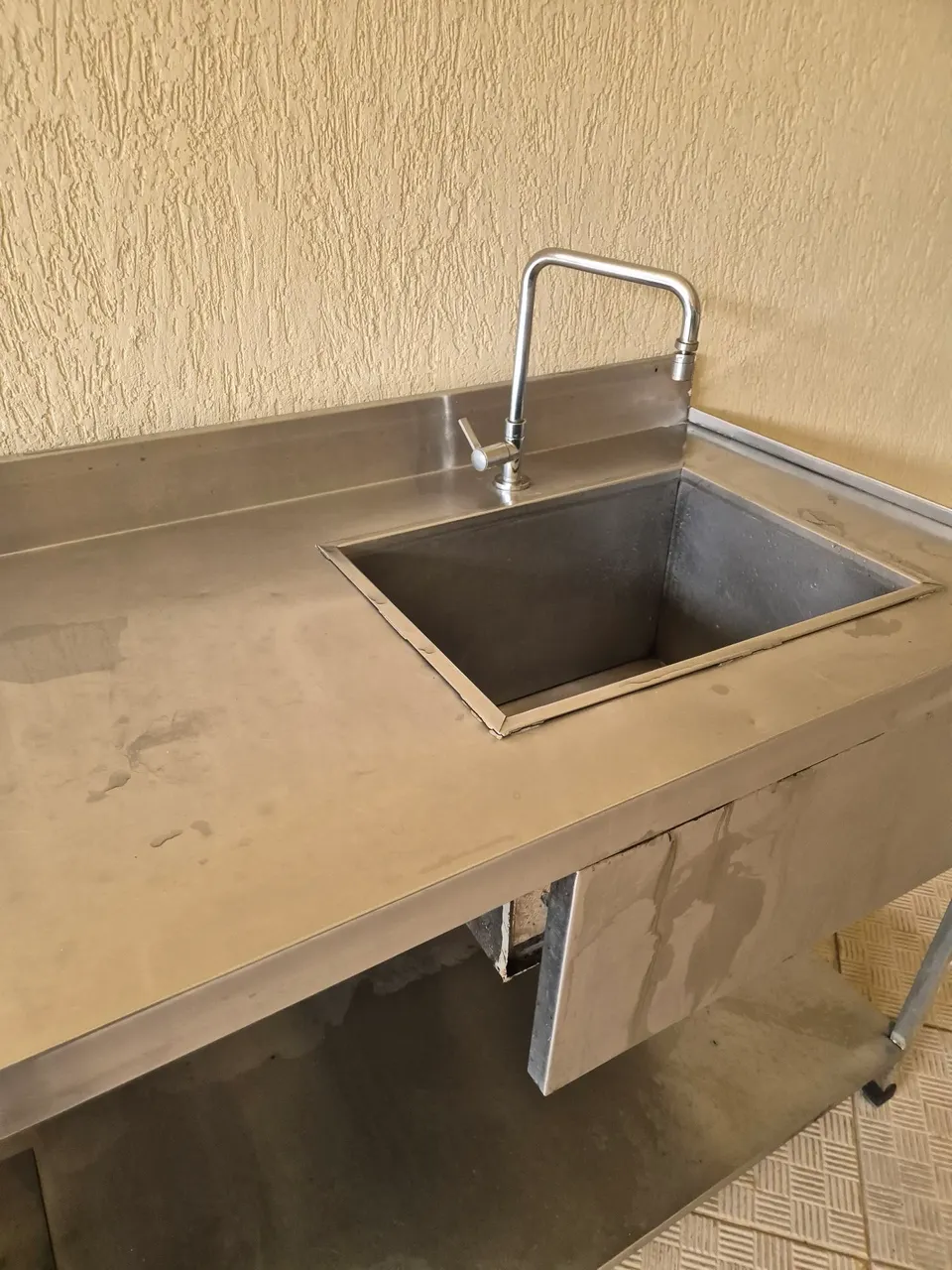 Bancada e pia de aço inox para comércio
