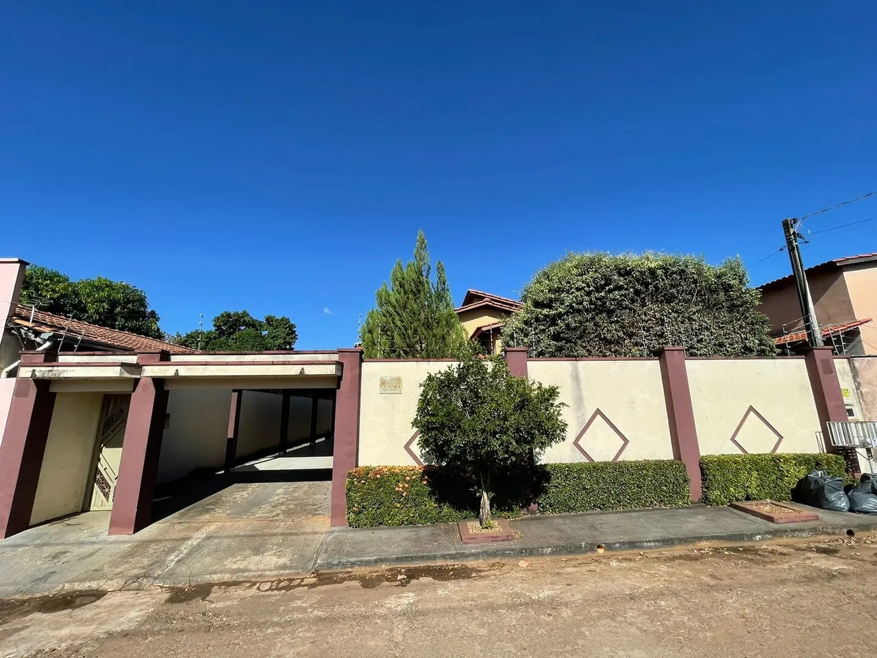 Vendo Casa de alto padrao no setor Aeroporto em Porto Nacional-TO