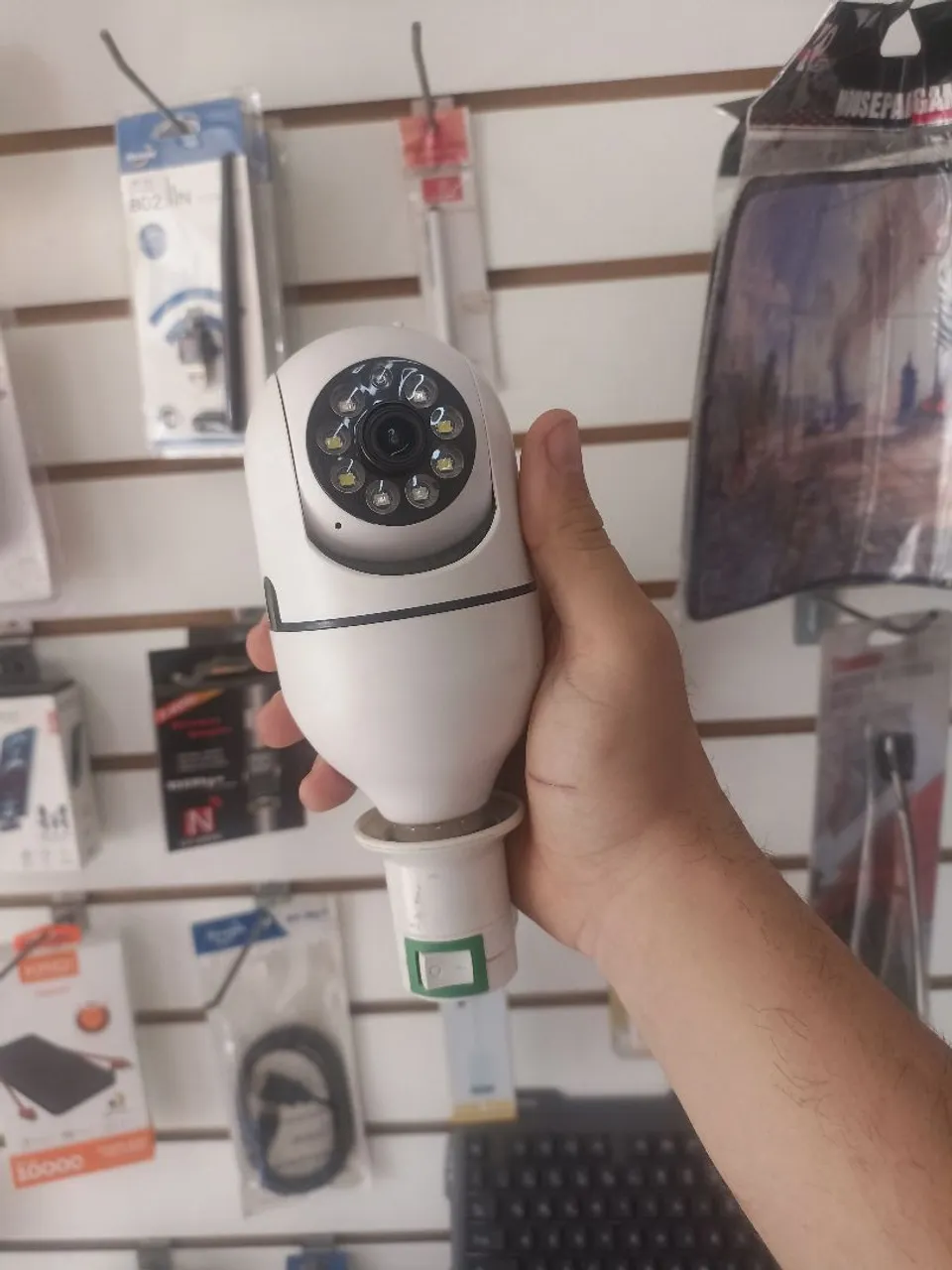 Câmera de segurança inteligente com lâmpada