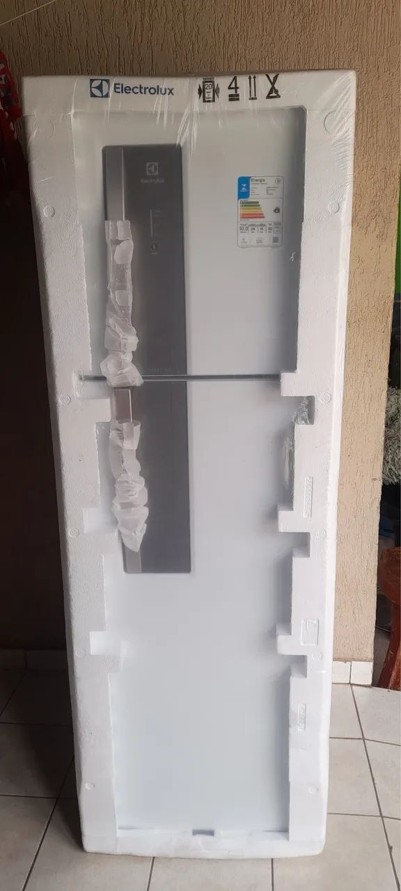 GELADEIRA TF42 400 LITROS COM PUXADOR ALUMÍNIO FOSS FREE