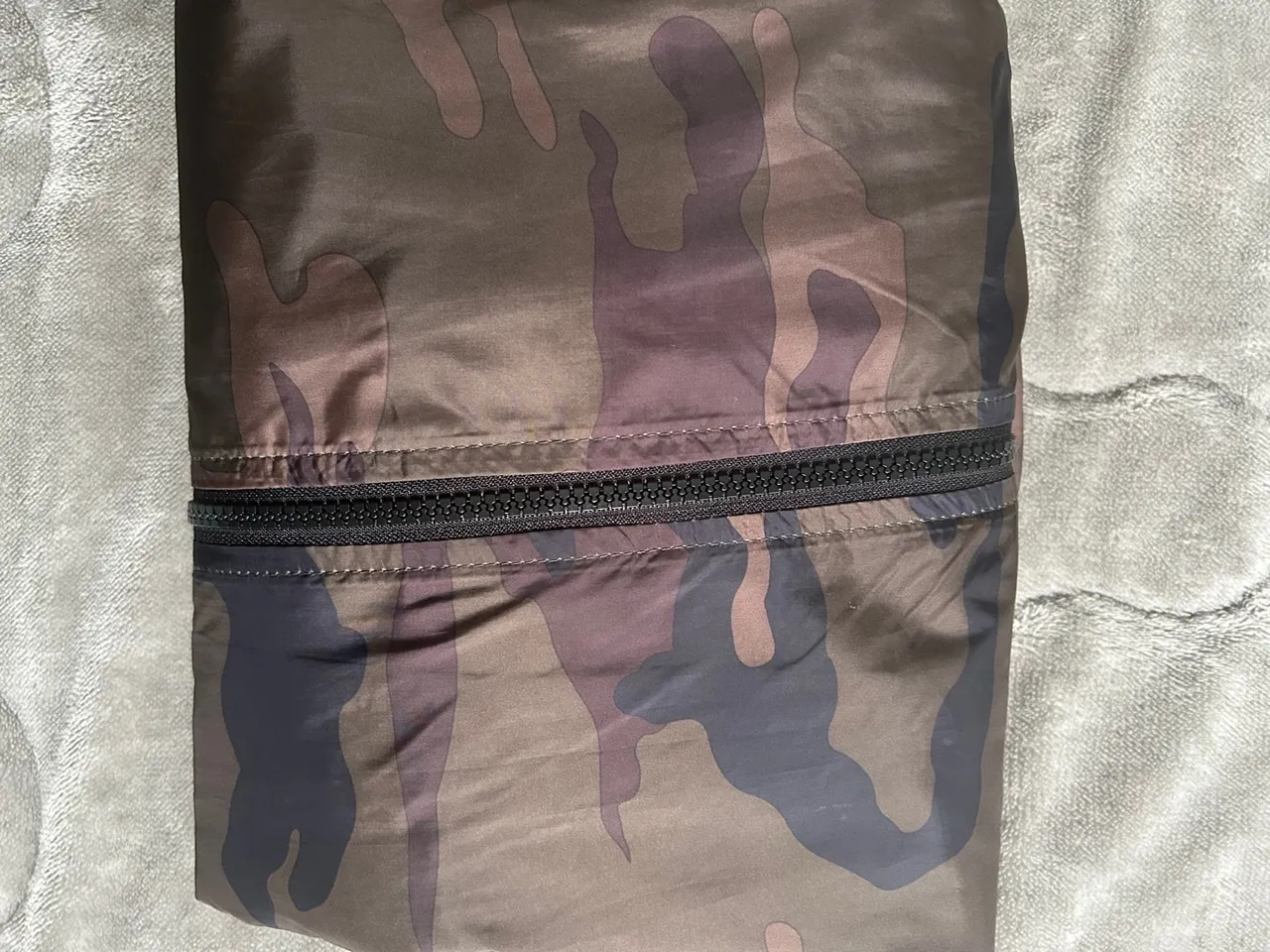 Jaqueta Camuflada com Zíper