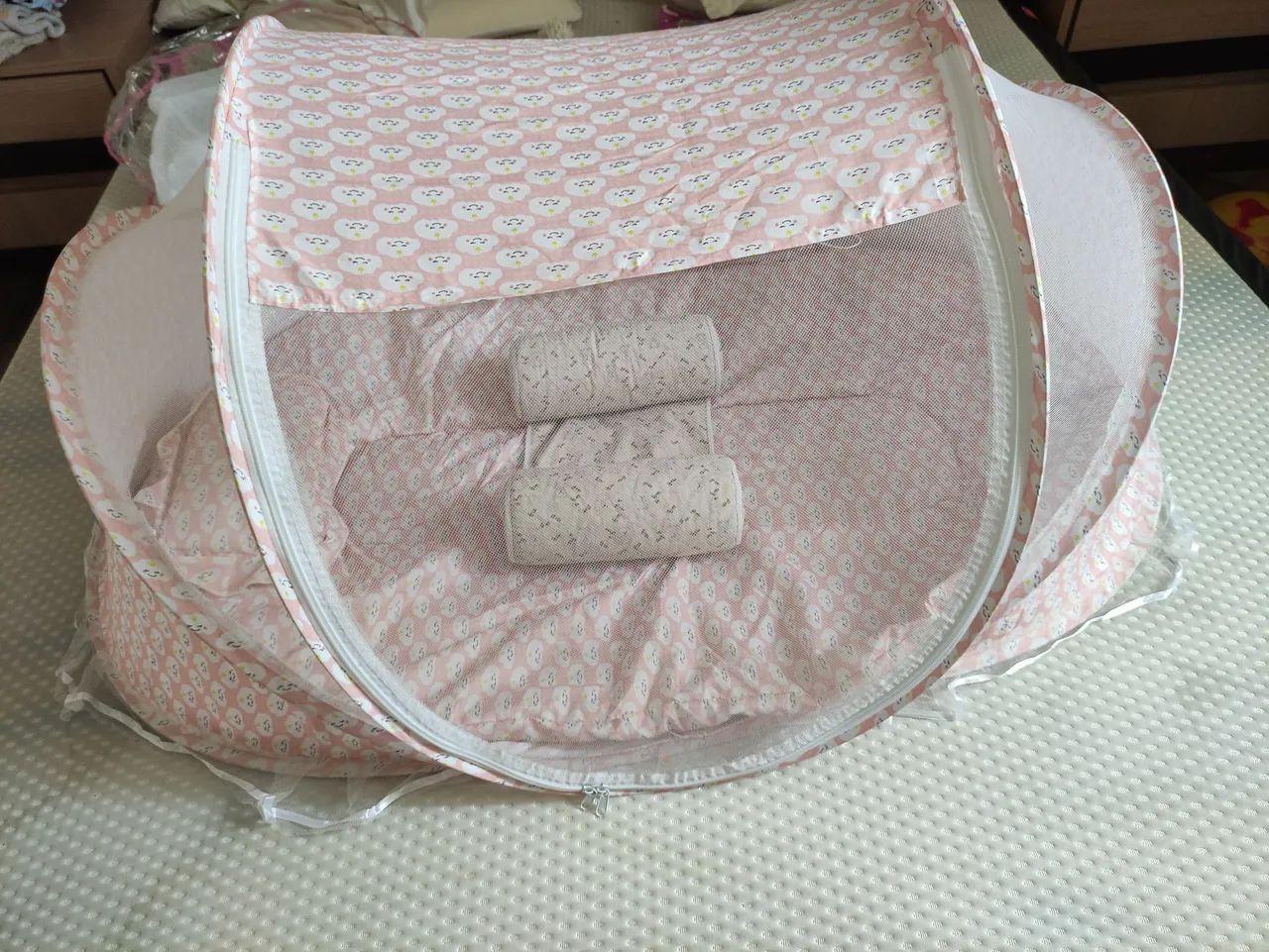 Berço portátil com mosqueteiro 