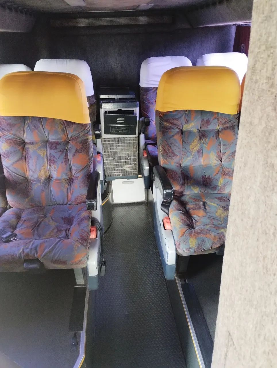 Vendo 02 ônibus em perfeito estado, rodando, manutenção em dia prontos para trabalhar. - Foto 10