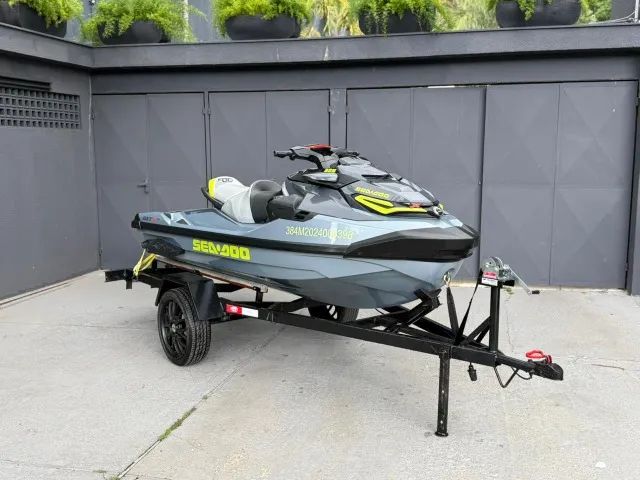 SEA-DOO 325 64 HORAS DE USO