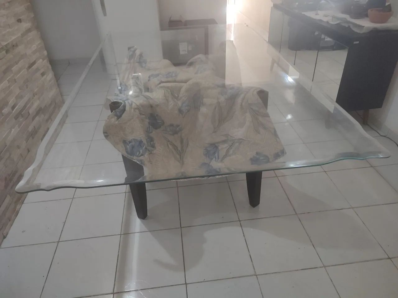 Vendo tampo de vidro pisotado,2,00 de comprimento por 1,20 de largura.aceito negociação  - Foto 2