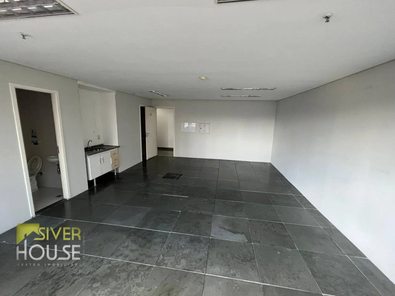 Sala para alugar no metrô Conceição