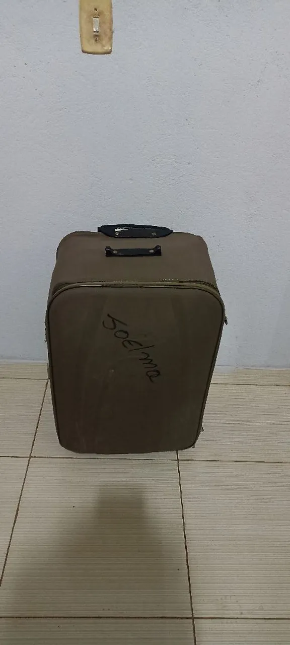 Mala de viagem cinza