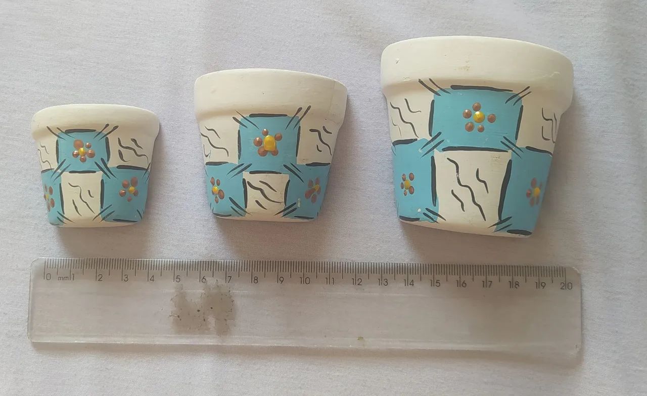 Kit 3 vasinhos artesanais em cerâmica - Bibelôs.