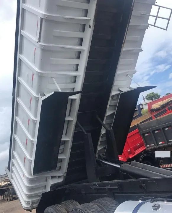 vw 19320 6x2 2011  caçamba - Foto 11