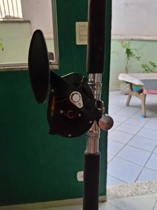 CARRETILHA ABU GARCIA COM VARA SEM USO - Foto 5