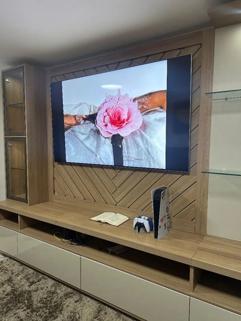 Rack em madeira e Painel para TV com prateleiras e nicho - Foto 2