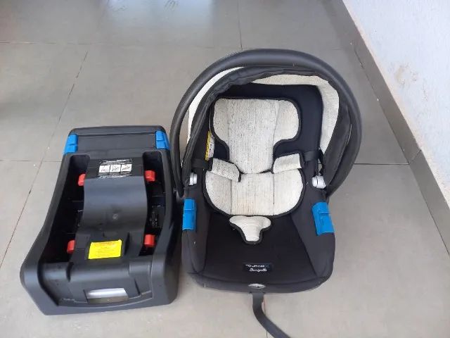 Bebê conforto Burogotto com suporte para carro.