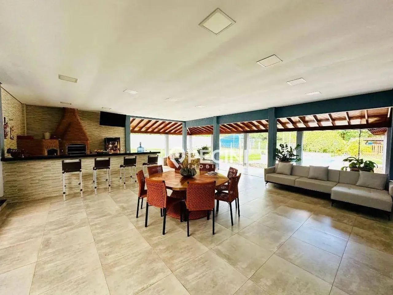 Casa à venda com 2 quartos,2 suítes e muita área verde.
