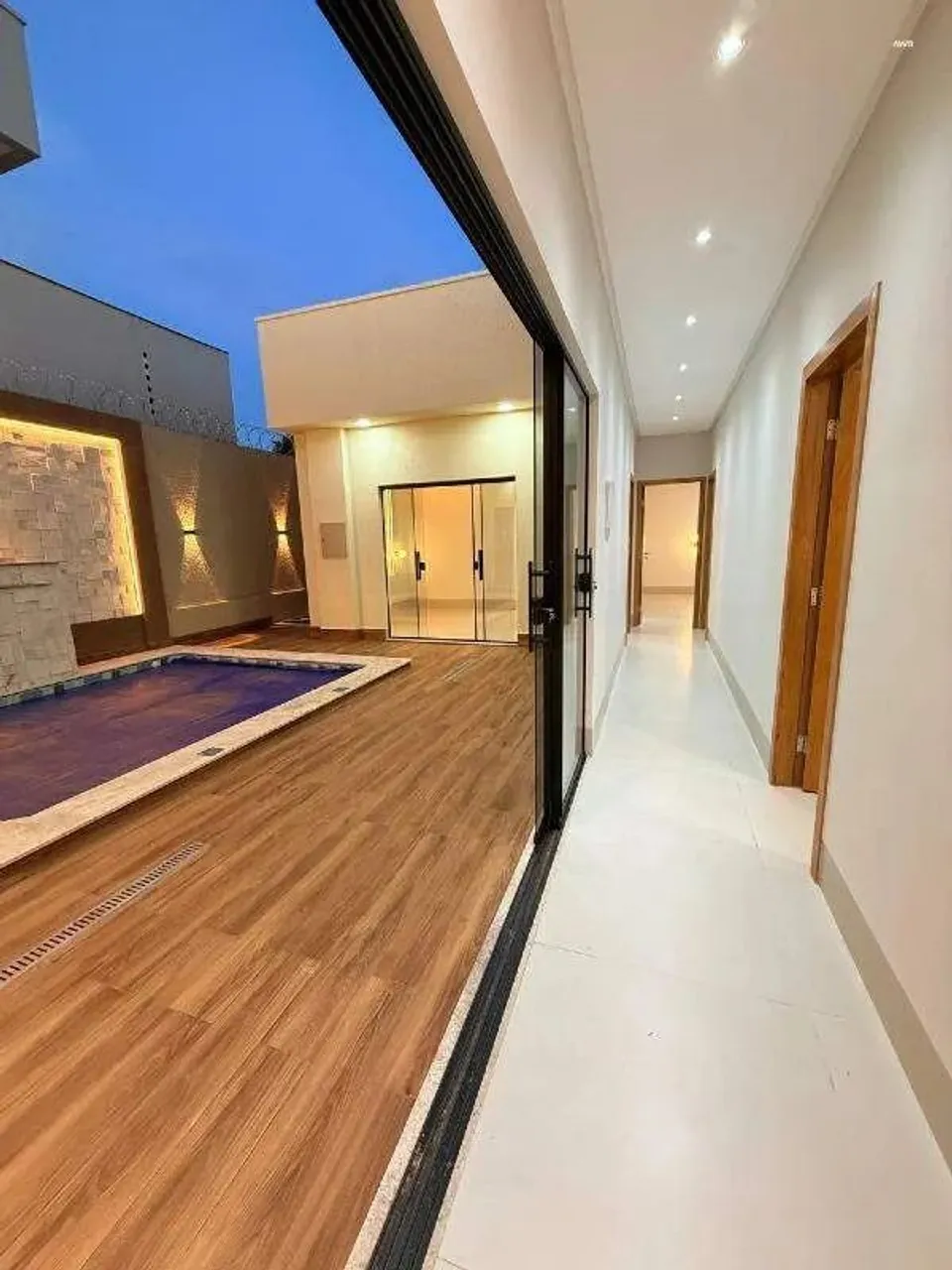 Casa 1 quartoQts sendo 4 suítesSuíte, com 4 vagas vaga de garagem, disponível para à venda