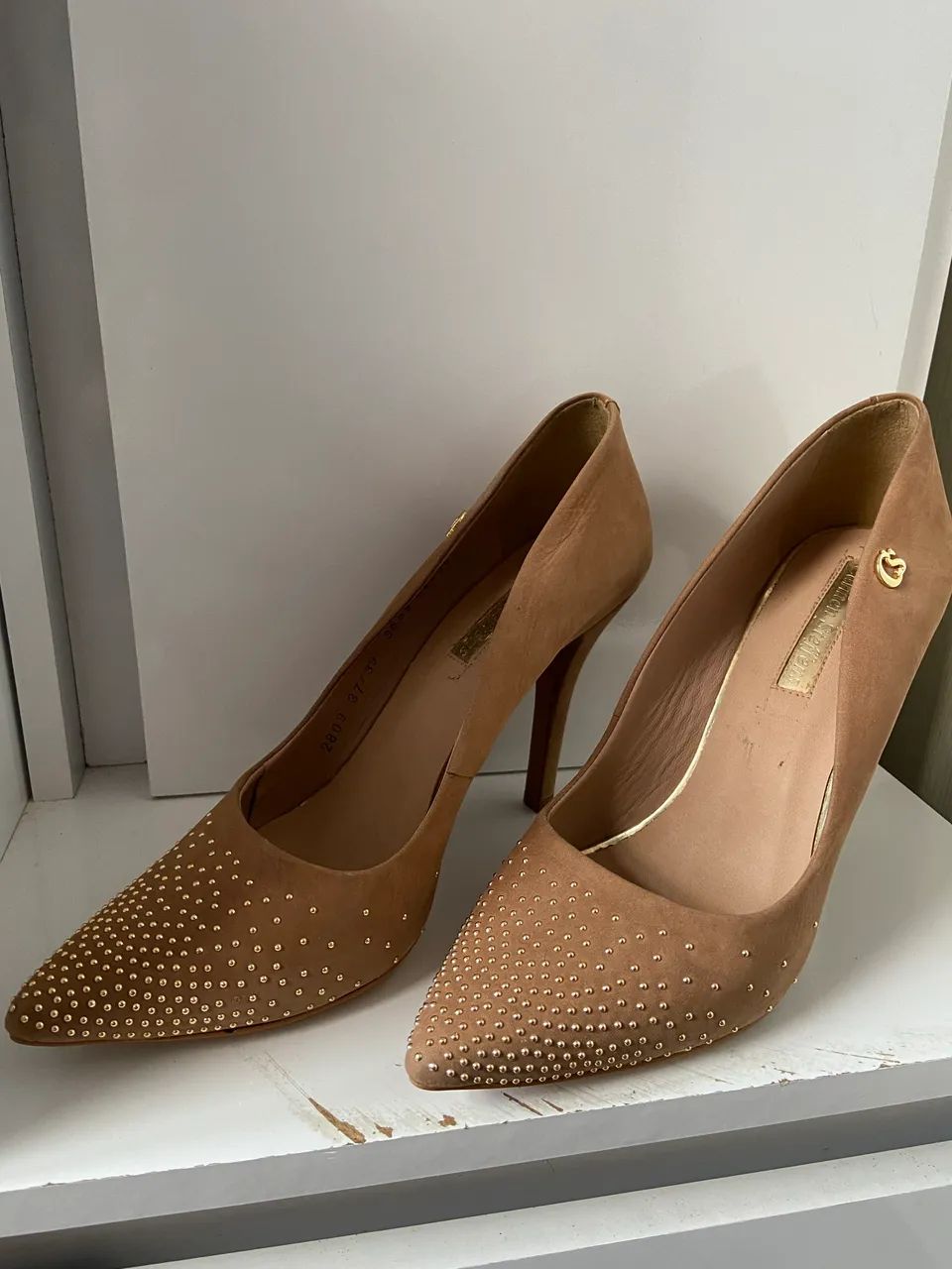 Salto bege com strass - Foto 2