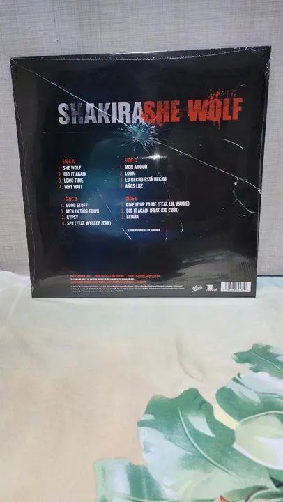 Lp Vinil Shakira She Wolf Colorido Lacrado  - Foto 3
